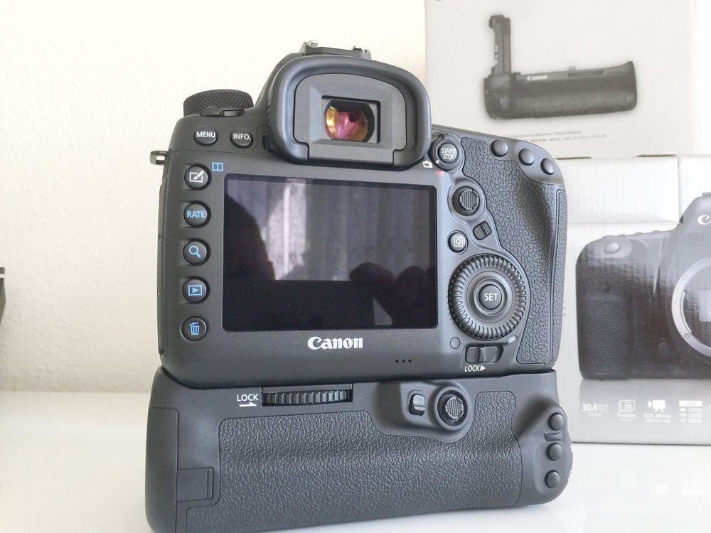 Aparat fotograficzny Canon EOS 5D znak IV.